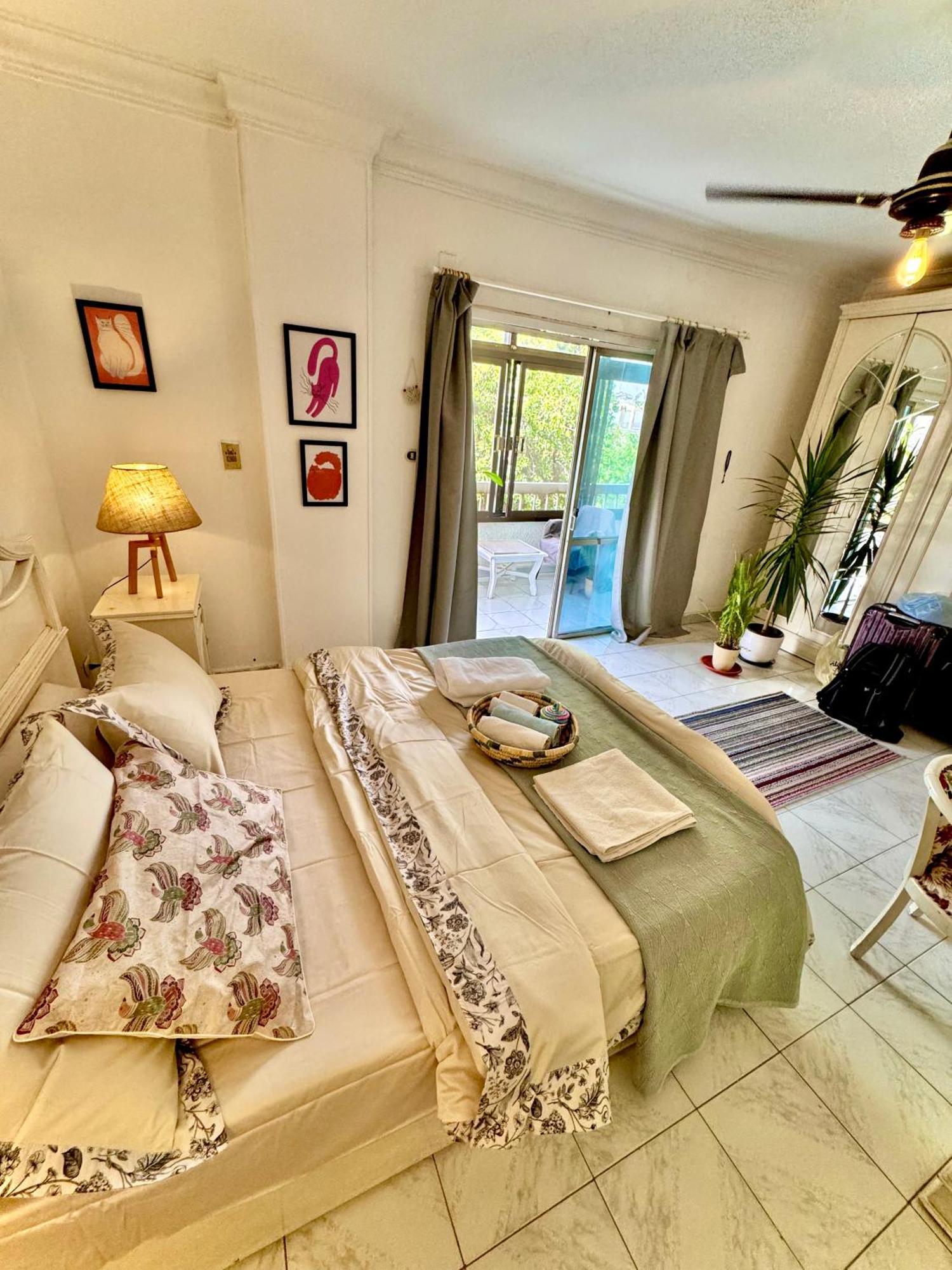 Large Room With Its Own Balcony Cairo Exterior foto